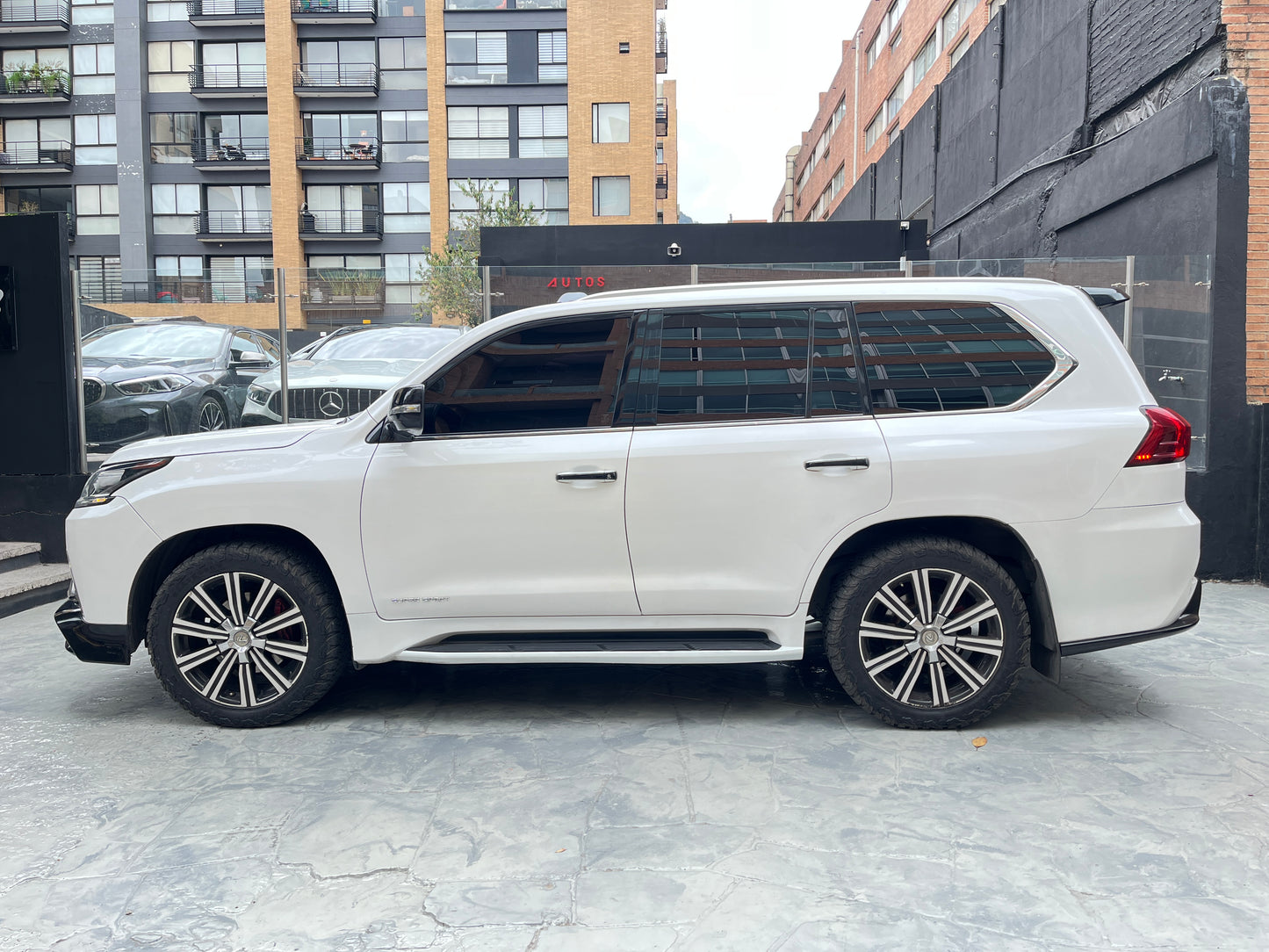 Lexus LX570 Súper Sport Modelo 2017