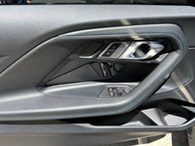 Cargar imagen en el visor de la galería, BMW 220I Coupé Modelo 2023
