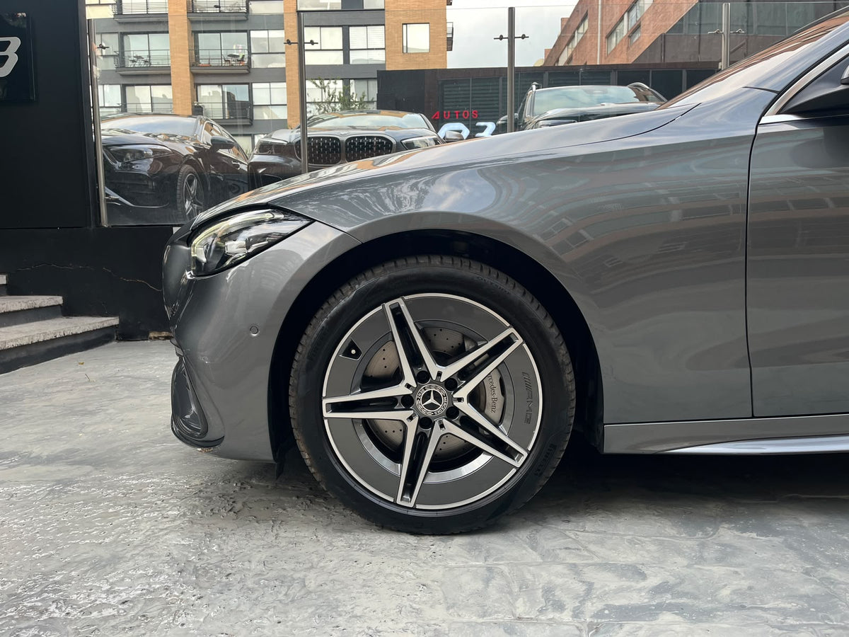Mercedes-Benz C200 2025