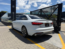 Cargar imagen en el visor de la galería, Audi A4 40TFSI Unique Edition Modelo 2023 - Autos 93
