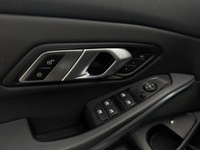 Cargar imagen en el visor de la galería, BMW 330e Modelo 2021
