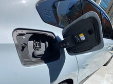 Cargar imagen en el visor de la galería, BMW I5 eDrive40 Modelo 2024
