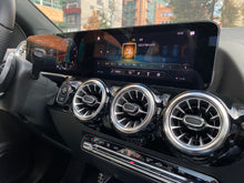 Cargar imagen en el visor de la galería, Mercedes-Benz GLA 200 Modelo 2022
