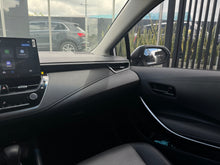 Cargar imagen en el visor de la galería, Toyota Corolla Hybrid XEI Modelo 2025
