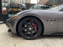 Cargar imagen en el visor de la galería, Maserati Gran Turismo S Modelo 2010
