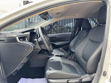 Cargar imagen en el visor de la galería, Toyota Corolla XEI Híbrido Modelo 2023

