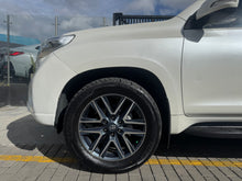 Cargar imagen en el visor de la galería, Toyota Prado TXL Modelo 2014
