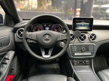 Cargar imagen en el visor de la galería, Mercedes-Benz GLA 200 Modelo 2018
