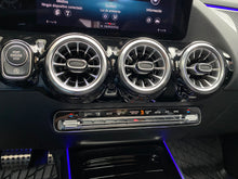 Cargar imagen en el visor de la galería, Mercedes-Benz GLA 200 Modelo 2022
