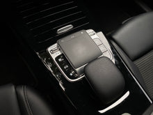 Cargar imagen en el visor de la galería, Mercedes-Benz A200 Sedan Modelo 2020
