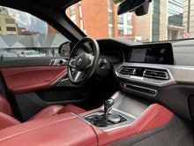 Cargar imagen en el visor de la galería, BMW X6 M50I Blindada Modelo 2021
