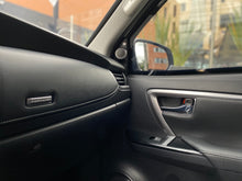 Cargar imagen en el visor de la galería, Toyota Fortuner SRV Modelo 2022
