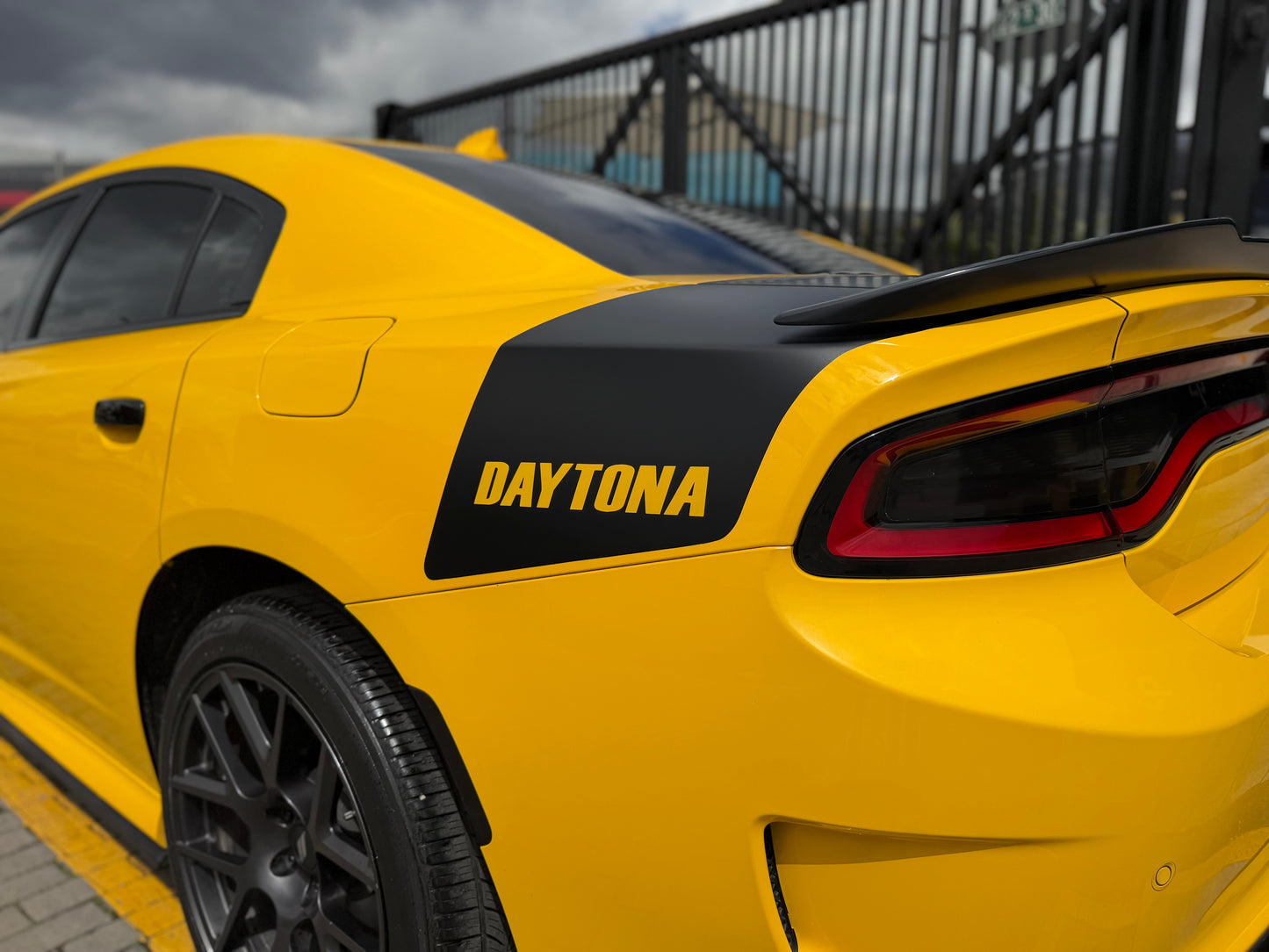 Dodge Charger Daytona Modelo 2017 - Autos 93