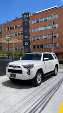 Cargar imagen en el visor de la galería, Toyota 4Runner SR5 Blindado Modelo 2021
