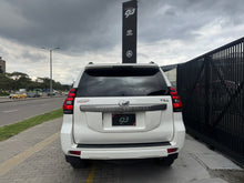 Cargar imagen en el visor de la galería, Toyota Prado TXL Modelo 2014
