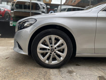Cargar imagen en el visor de la galería, Mercedes-Benz C200 Modelo 2021
