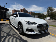 Cargar imagen en el visor de la galería, Audi A4 40TFSI Unique Edition Modelo 2023 - Autos 93
