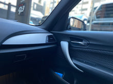 Cargar imagen en el visor de la galería, BMW 120I Paquete M Modelo 2017
