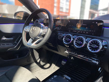 Cargar imagen en el visor de la galería, Mercedes-Benz CLA 180 Modelo 2022
