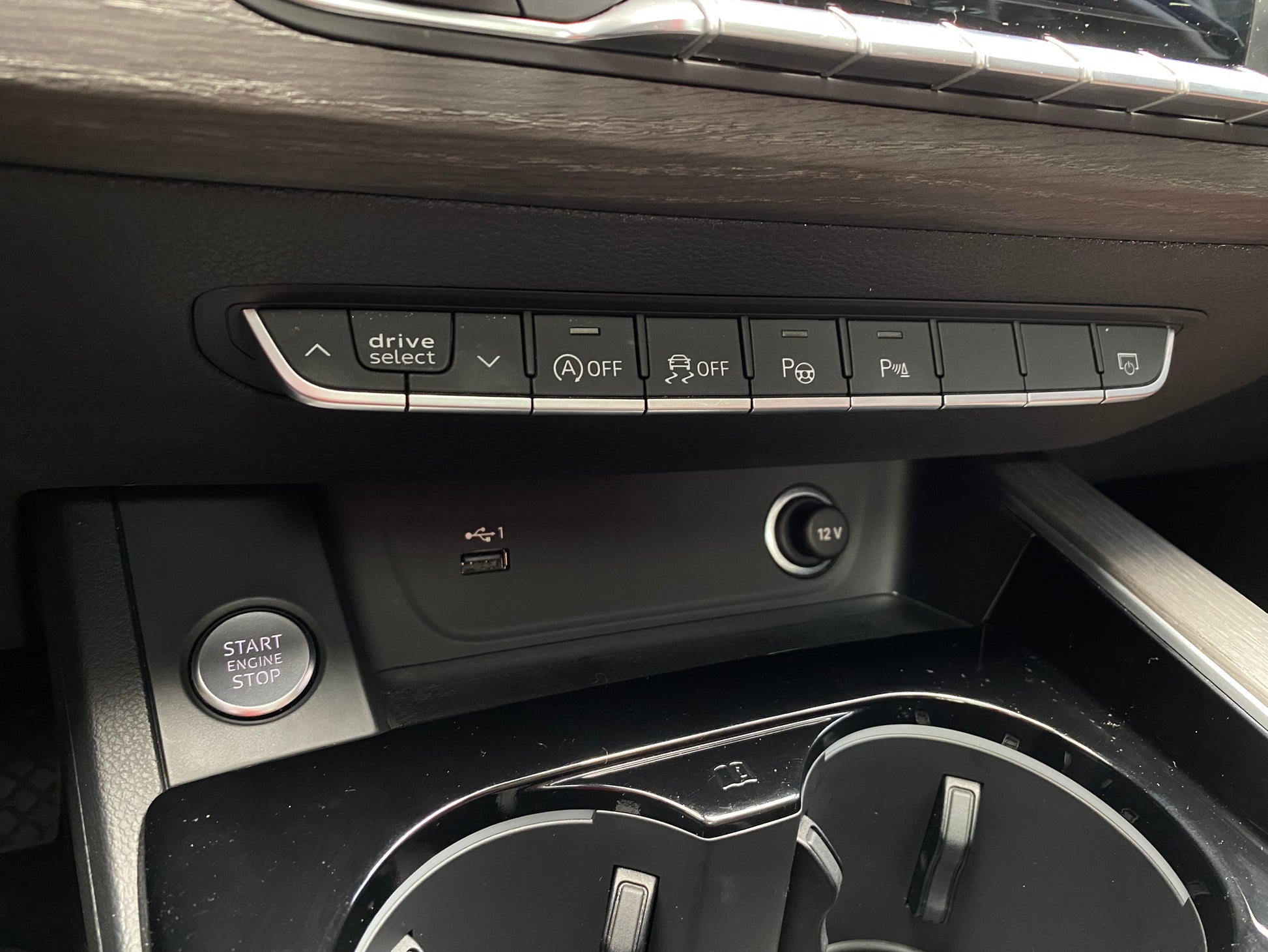 Audi A4 40 TFSI Hibrido Unique Edition Modelo 2023 - Autos 93