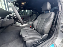 Cargar imagen en el visor de la galería, BMW M240i Modelo 2026
