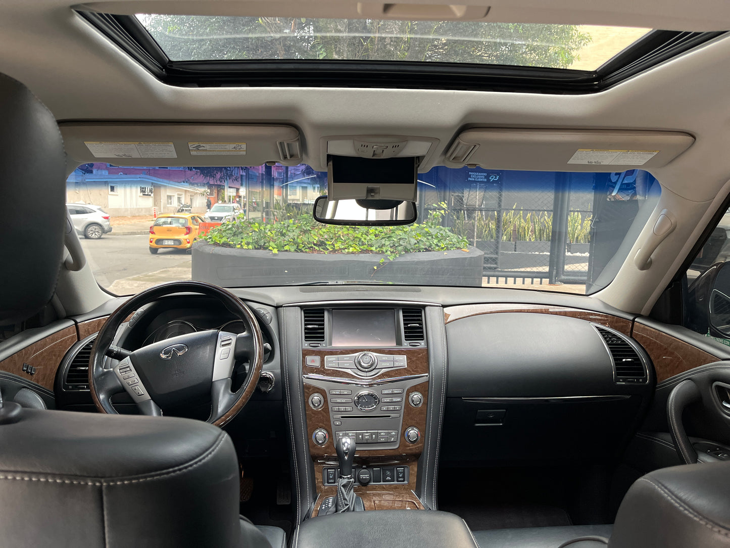 Infiniti QX80 Modelo 2017 - Autos 93