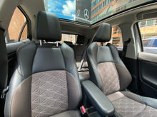 Cargar imagen en el visor de la galería, Toyota Yaris Cross XLS Híbrida Modelo 2023
