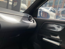 Cargar imagen en el visor de la galería, Mercedes-Benz GLA 200 Modelo 2022
