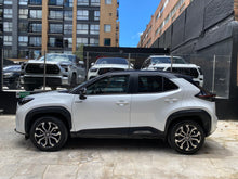 Cargar imagen en el visor de la galería, Toyota Yaris Cross XLS Híbrida Modelo 2023
