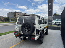 Cargar imagen en el visor de la galería, Toyota Land Cruiser VDJ71L Modelo 2022
