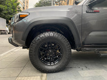 Cargar imagen en el visor de la galería, Toyota Tacoma TRD Pro Modelo 2020
