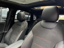 Cargar imagen en el visor de la galería, Mercedes-Benz GLA 250 4MATIC Hibrida Modelo 2025
