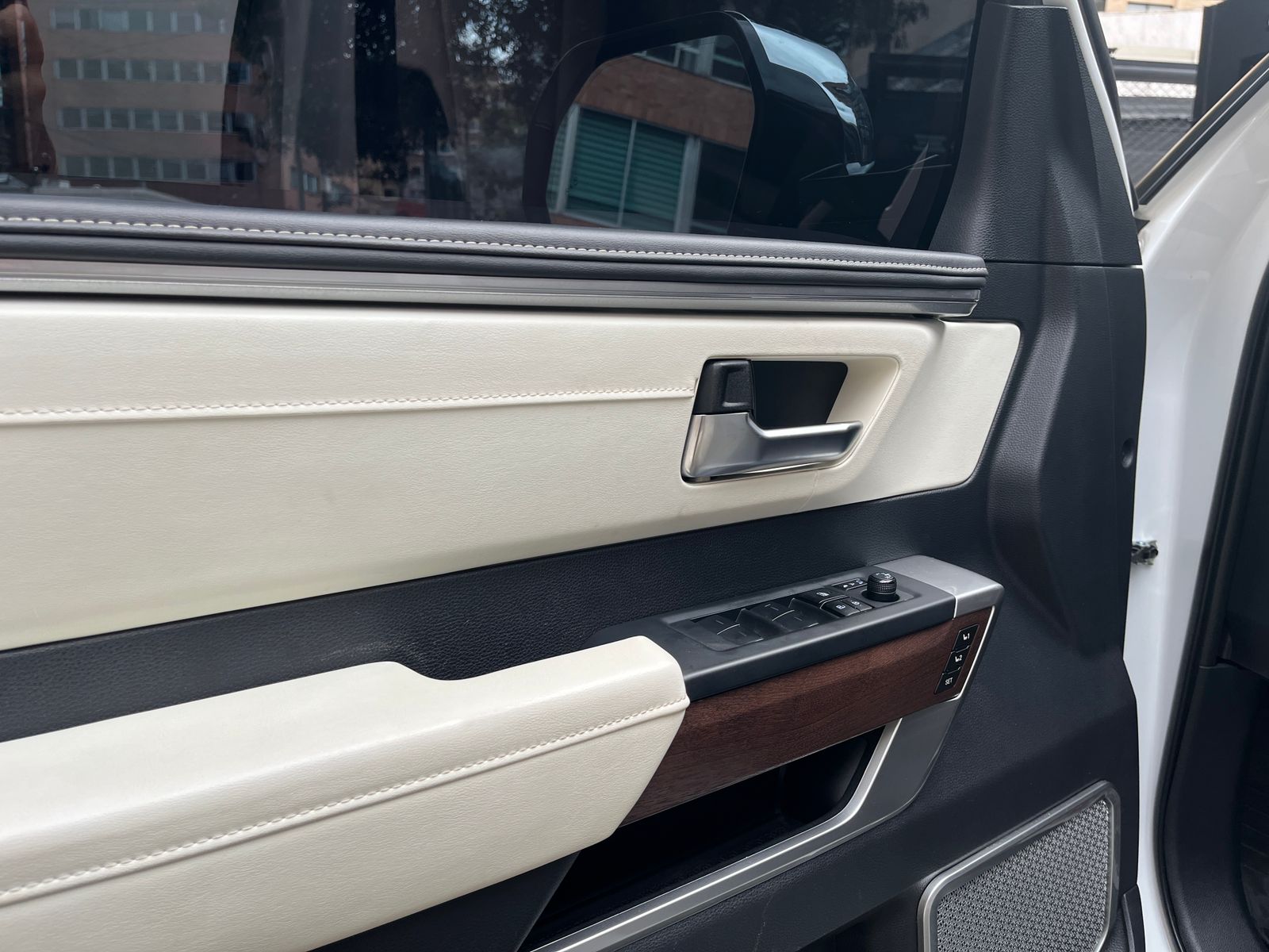 Toyota Sequoia Capstone Modelo 2024 - Autos 93