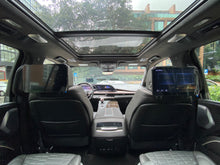 Cargar imagen en el visor de la galería, Cadillac Escalade 600D Modelo 2024
