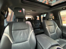 Cargar imagen en el visor de la galería, Toyota Land Cruiser 300 GR Sport Modelo 2024
