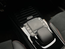 Cargar imagen en el visor de la galería, Mercedes-Benz CLA 200 Modelo 2023
