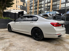 Cargar imagen en el visor de la galería, BMW 740I Blindado Modelo 2016

