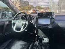 Cargar imagen en el visor de la galería, Toyota Prado TXL Modelo 2014
