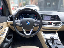 Cargar imagen en el visor de la galería, BMW 330E Híbrido Modelo 2022
