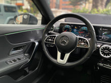 Cargar imagen en el visor de la galería, Mercedes-Benz A200 Hatchback Modelo 2022
