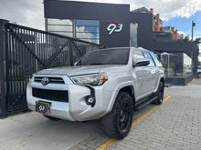 Cargar imagen en el visor de la galería, Toyota 4Runner Blindada Modelo 2023
