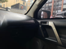 Cargar imagen en el visor de la galería, Toyota Prado TX Blindada Modelo 2013
