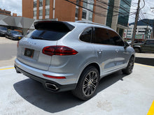 Cargar imagen en el visor de la galería, Porsche Cayenne Modelo 2016
