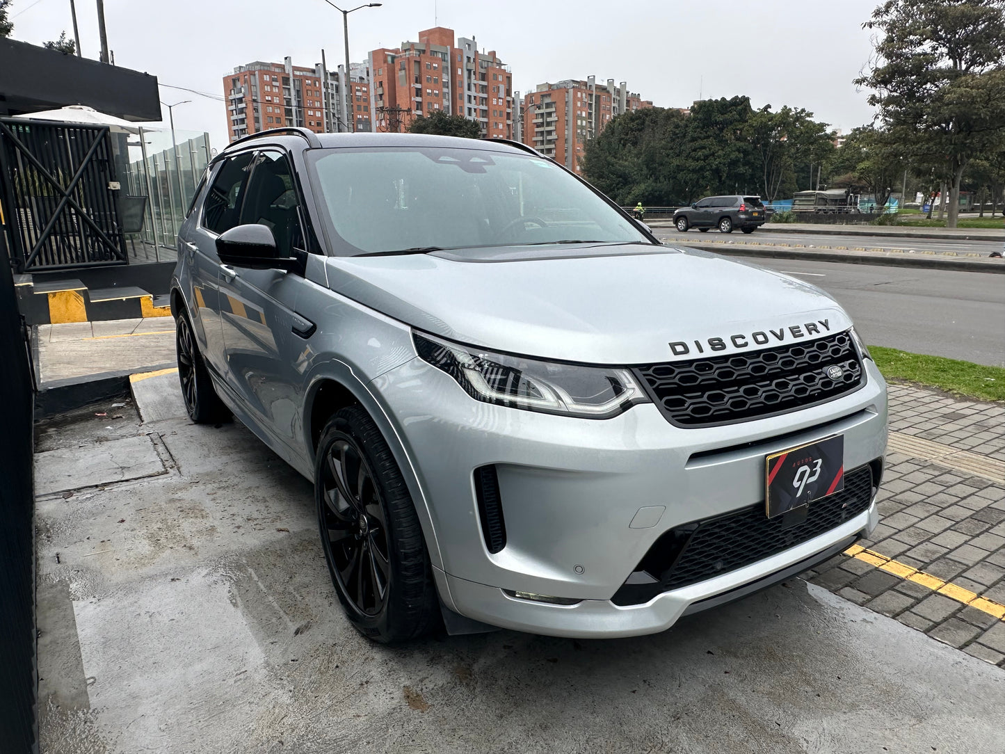 LAND ROVER DISCOVERY SPORT R-DYNAMIC HÍBRIDA (2023)
