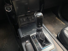 Cargar imagen en el visor de la galería, Toyota Prado TXL Modelo 2015
