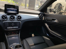 Cargar imagen en el visor de la galería, Mercedes-Benz CLA 180 Modelo 2019
