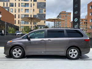 Toyota Sienna LE Modelo 2019