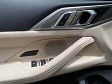 Cargar imagen en el visor de la galería, BMW M440I xDrive Cabriolet Modelo 2022
