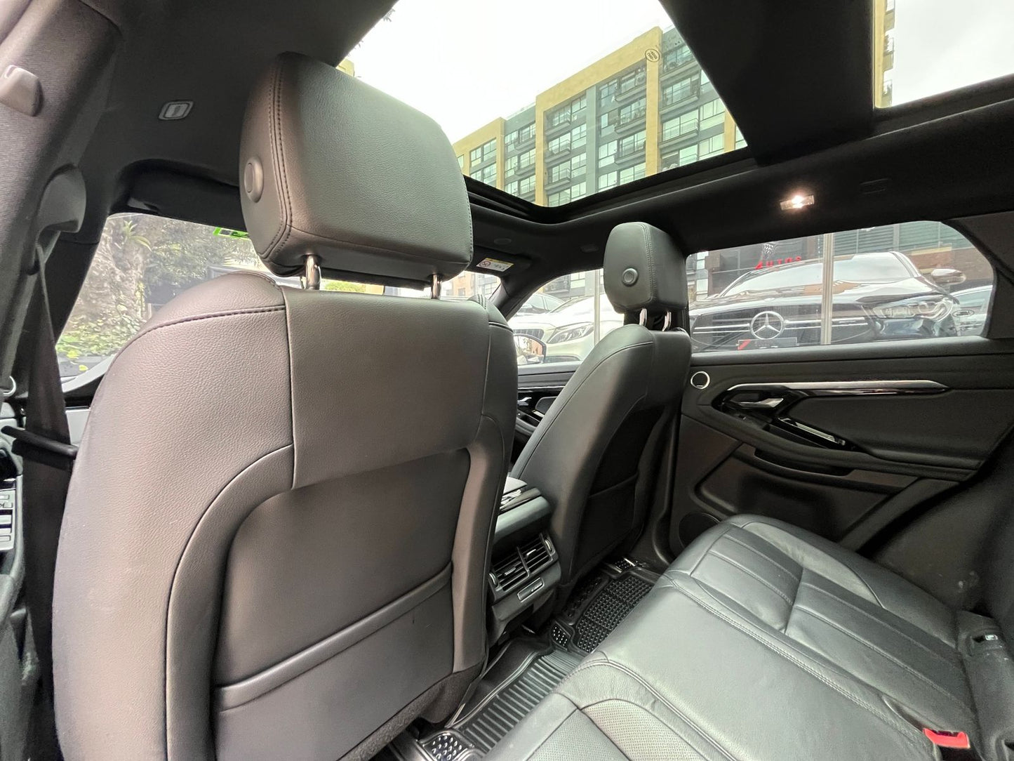 Land Rover Range Rover Evoque R-Dynamic Bronze Modelo 2023