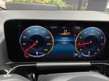Cargar imagen en el visor de la galería, Mercedes-Benz GLA 200 Modelo 2022
